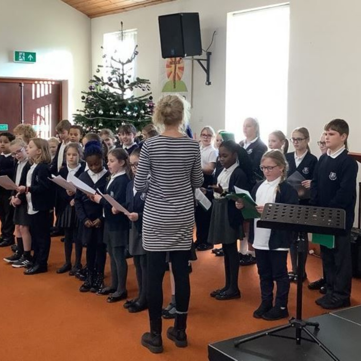 Fawbert & Barnard's Primary School - Choir performance